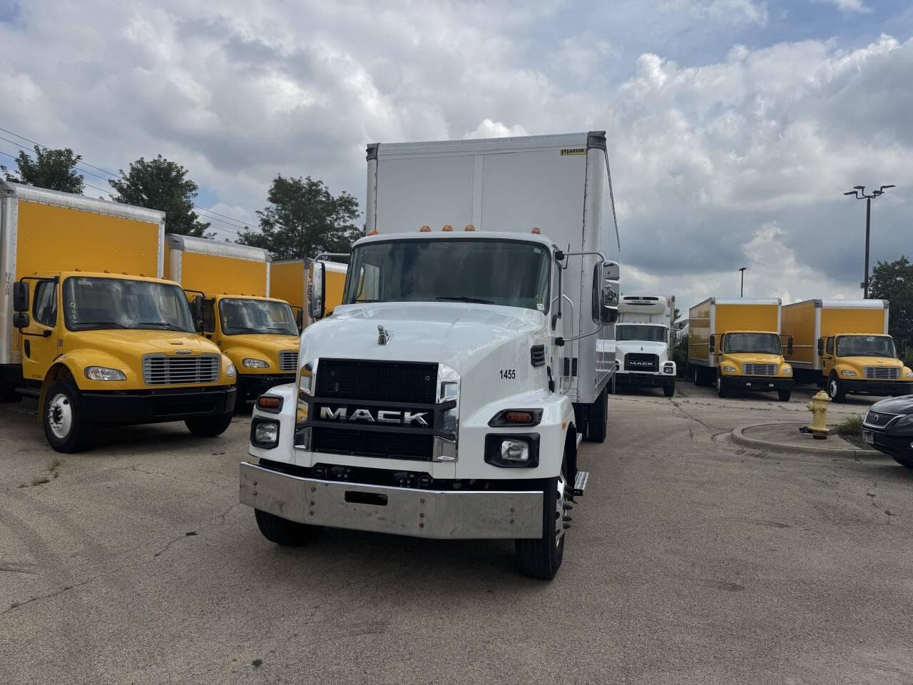 2024 Mack MD6 image 2