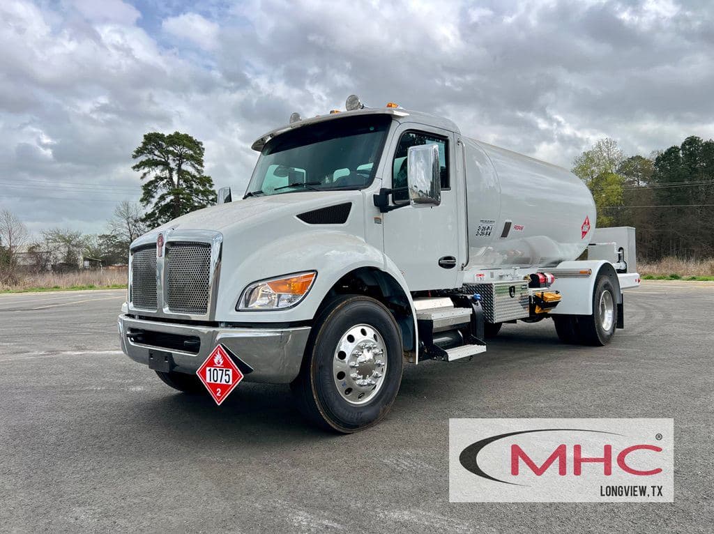 New 2026 KENWORTH T380 image 2