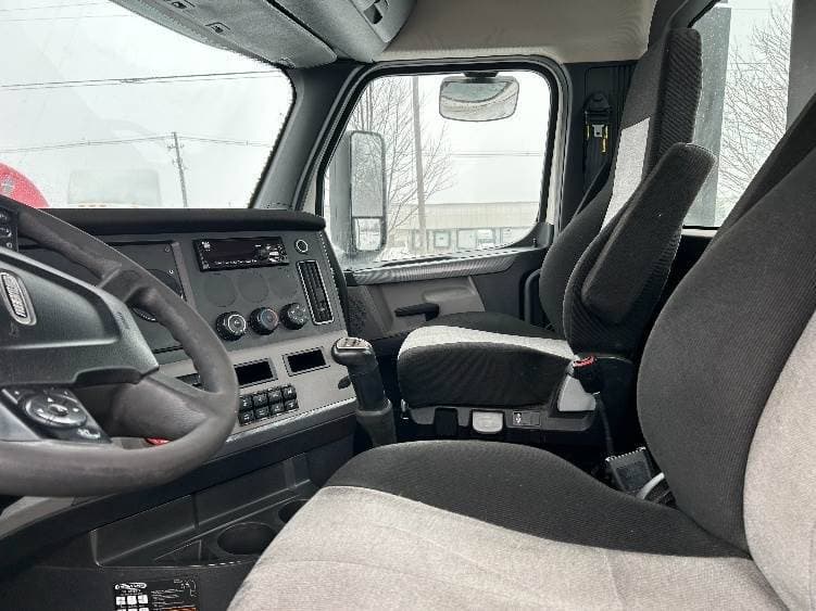 2019 Freightliner Cascadia 126 Day Cab Truck - 410HP, 10 Speed Manual image 10