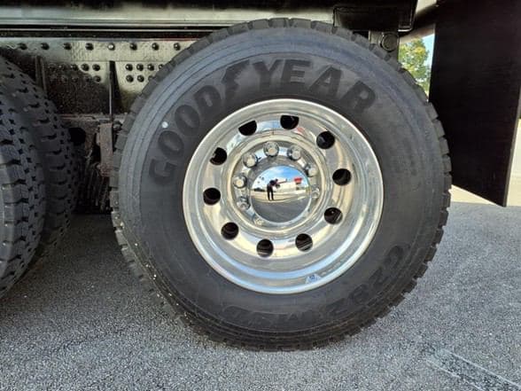 2025 Kenworth T880 image 34