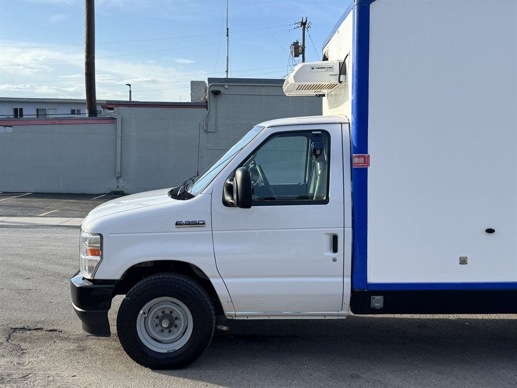 2023 Ford E350 Cutaway image 6