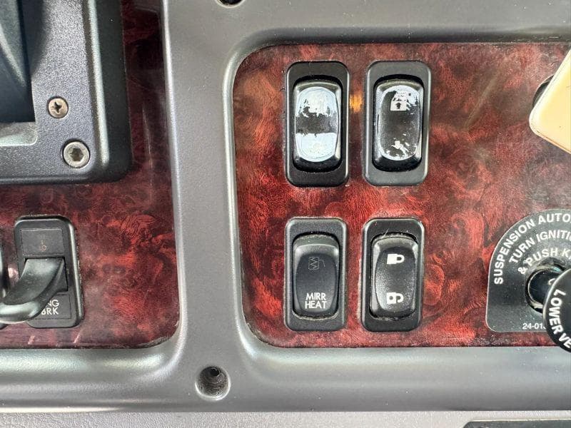 2017 Freightliner M2 106 image 24