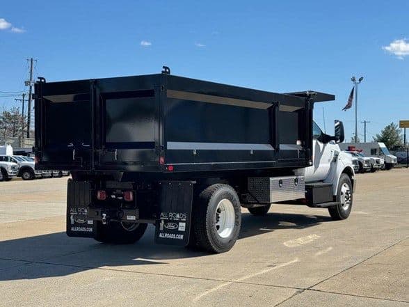 2025 Ford F650 SD image 3