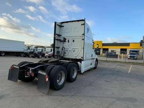 2020 Freightliner Cascadia image 1