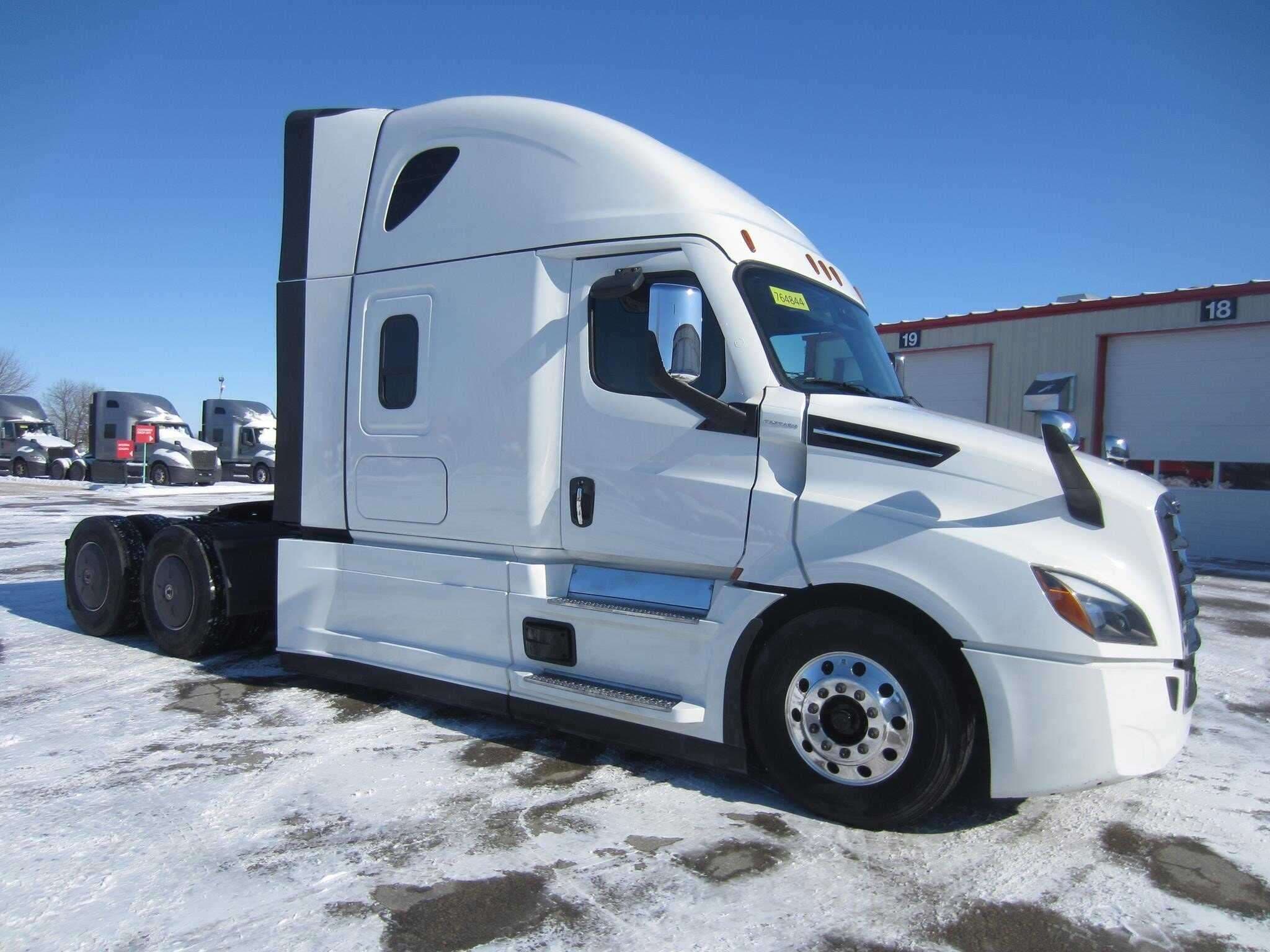 2023 Freightliner Cascadia image 4
