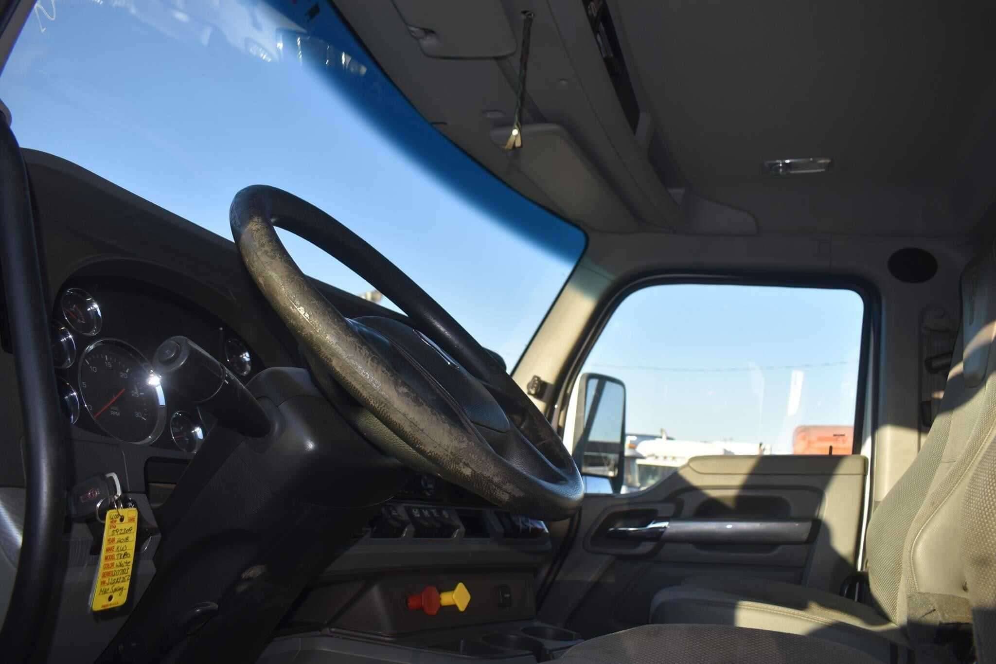 2018 Kenworth T880 image 3