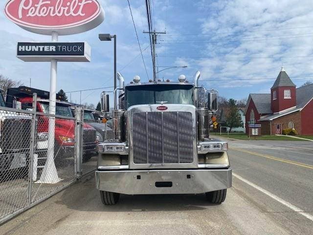 2026 Peterbilt 589 image 10