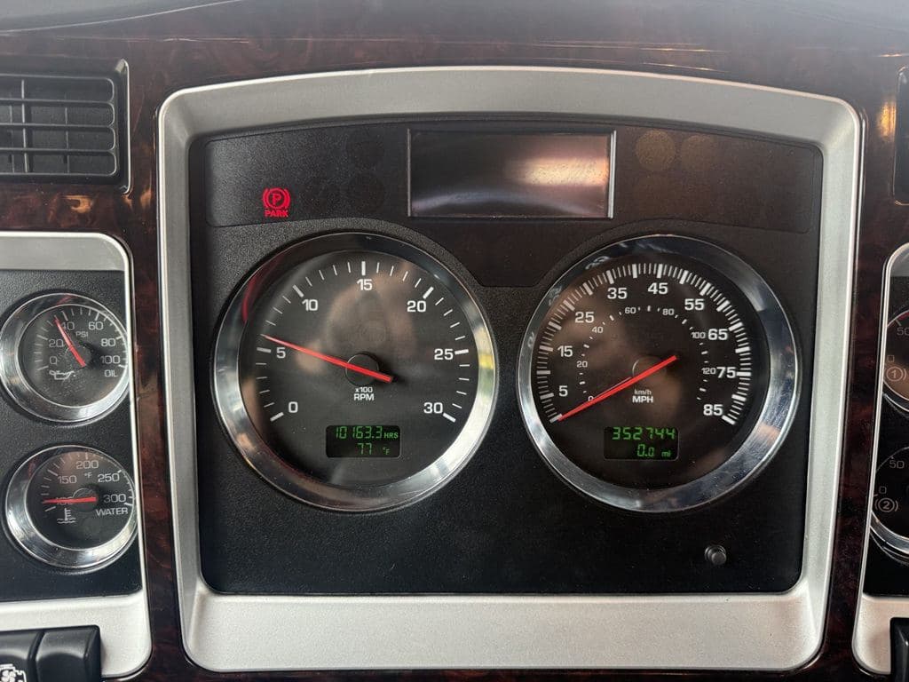 Used 2023 KENWORTH W900L image 20