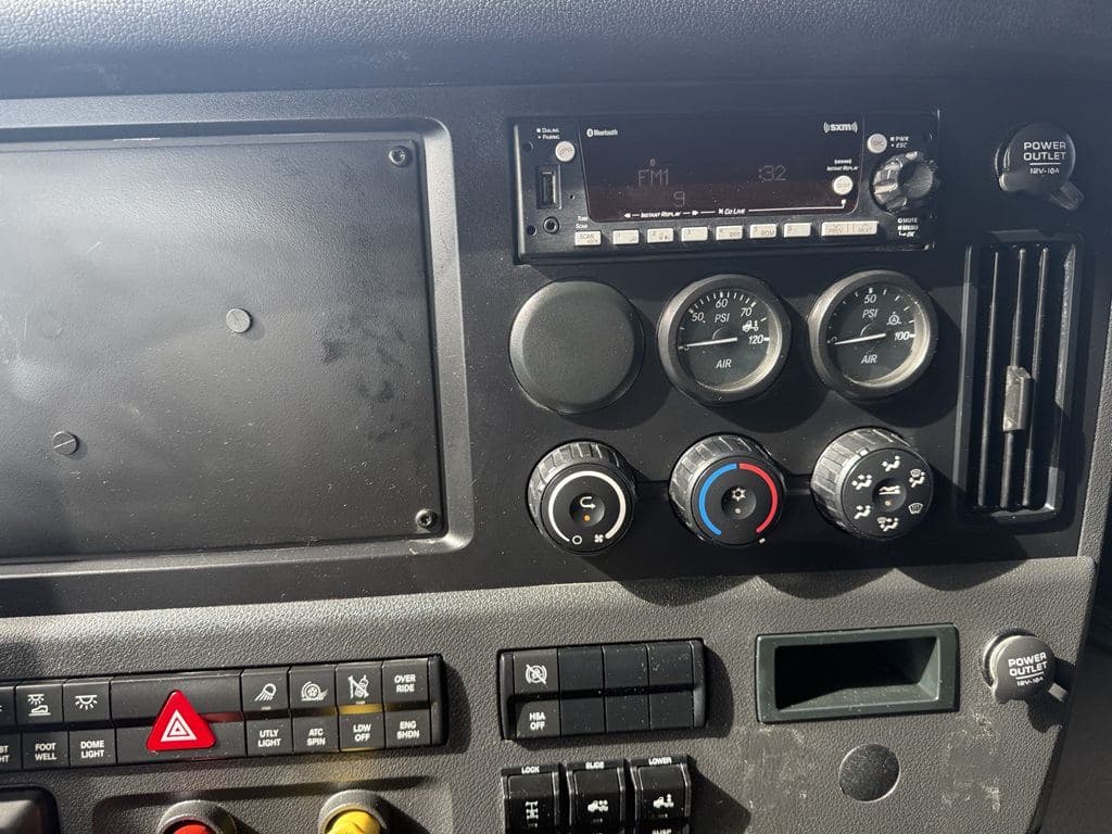 Used 2024 FREIGHTLINER PT126064ST image 22