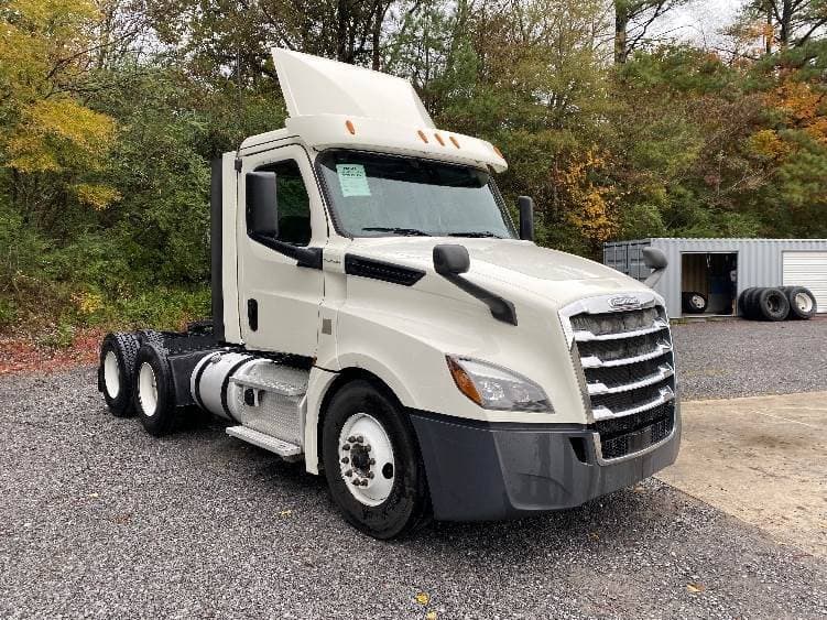 2019 Freightliner Cascadia 126 Day Cab Truck - 435HP, 12 Speed Automatic image 1