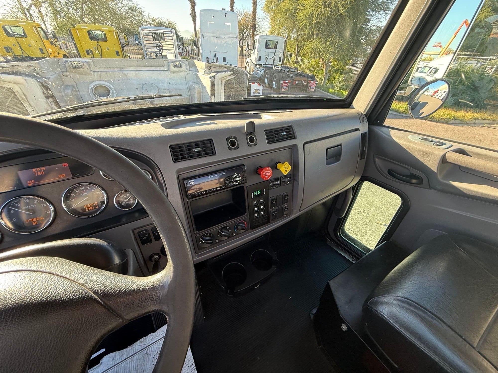 2018 Peterbilt 337 image 12