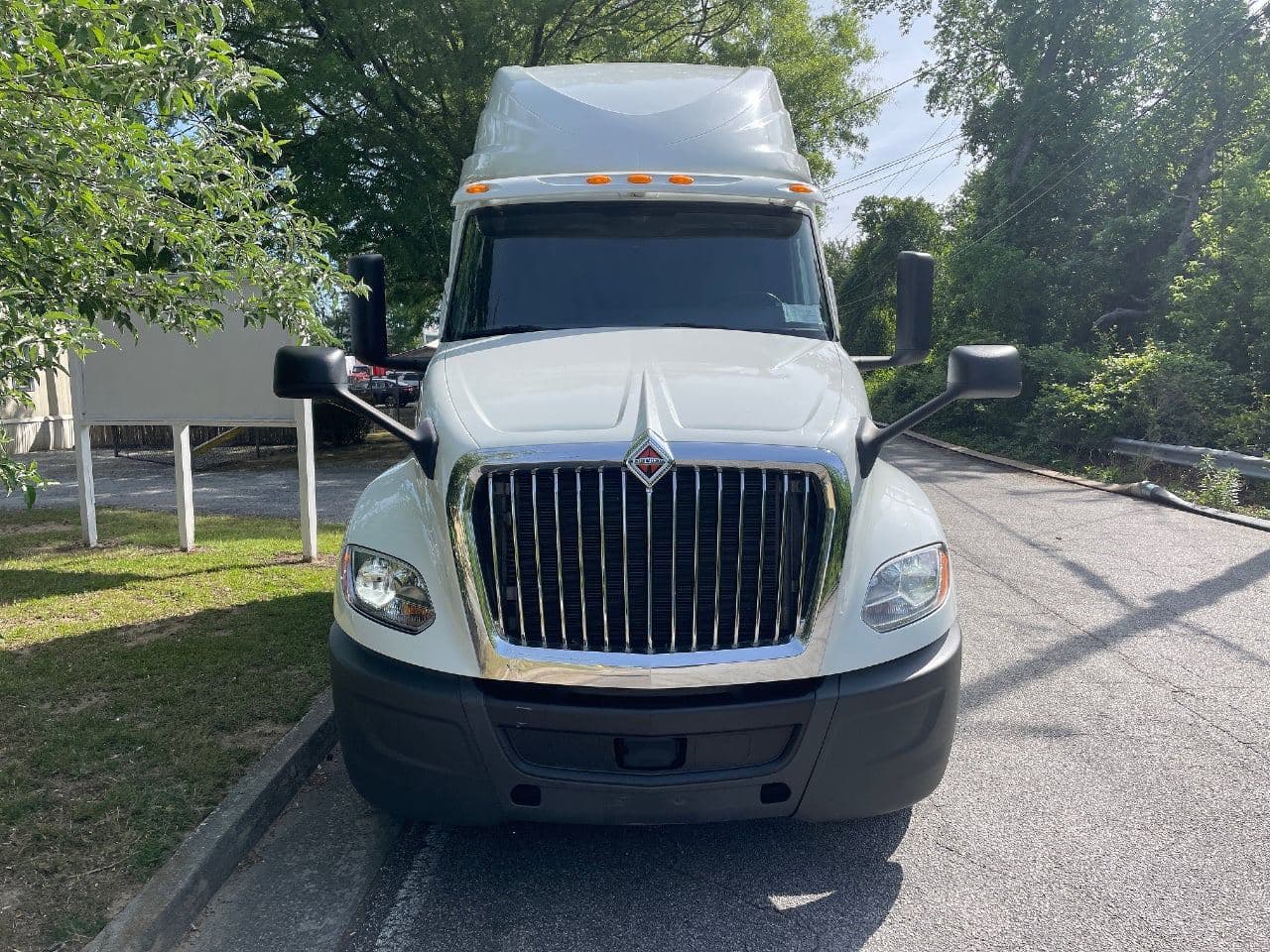 2019 International LT625 image 9