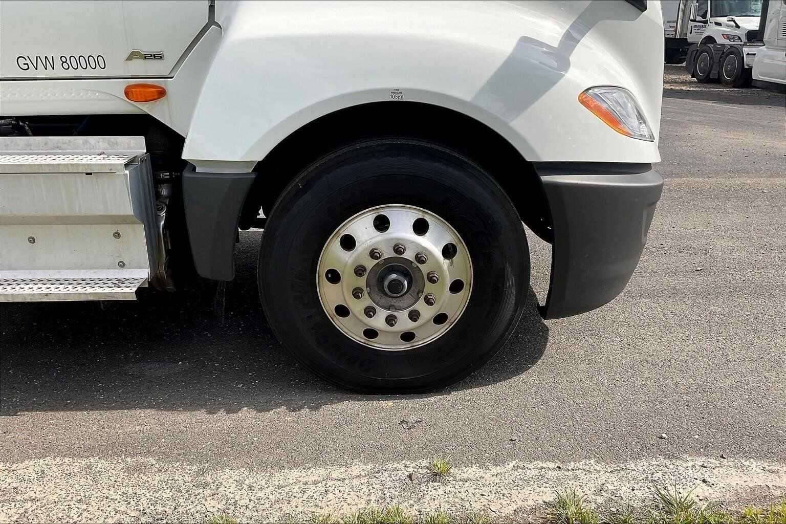2019 International LT625 image 5