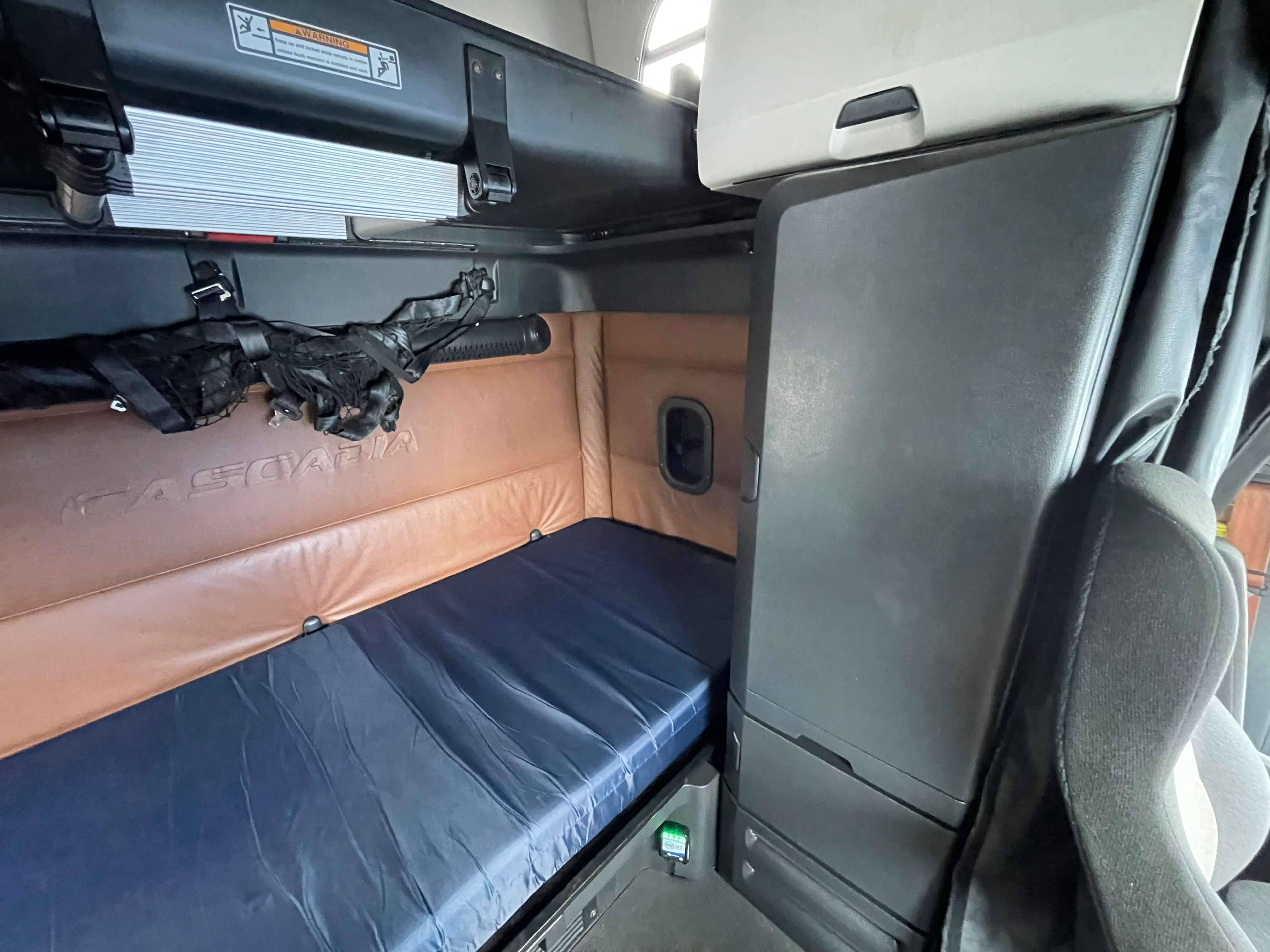 2022 Freightliner Cascadia 126 image 18