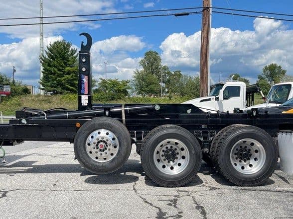 2025 Kenworth T880 image 10