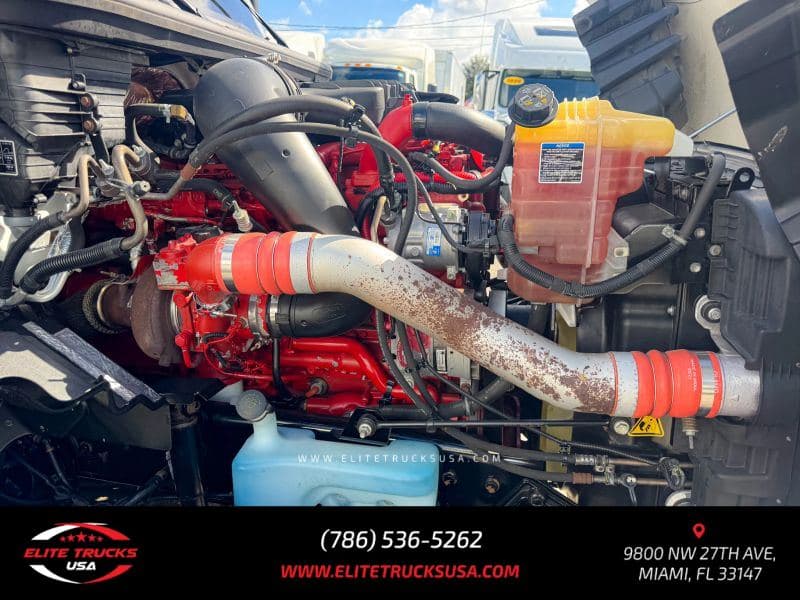 2022 International LT625 image 37