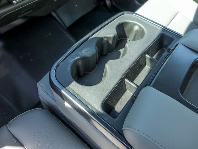 2024 Chevrolet Silverado 5500HD Work Truck 20'x96"x91" Box Truck image 16