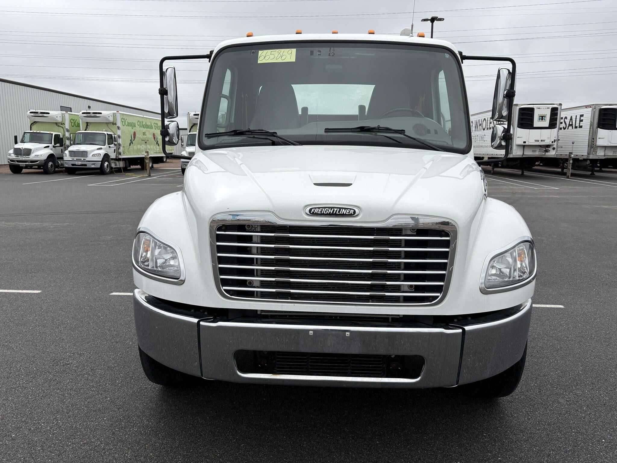 2021 Freightliner M2 image 1