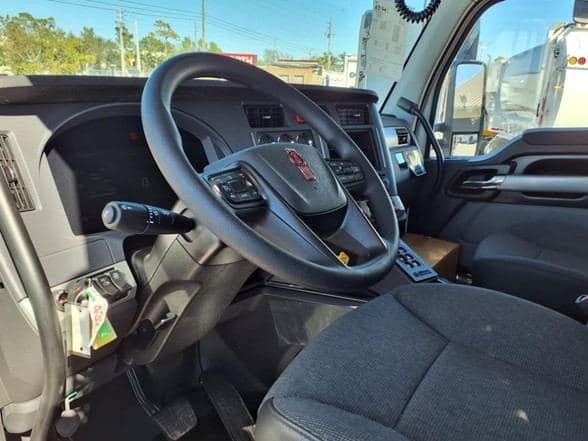 2025 Kenworth T880 image 7