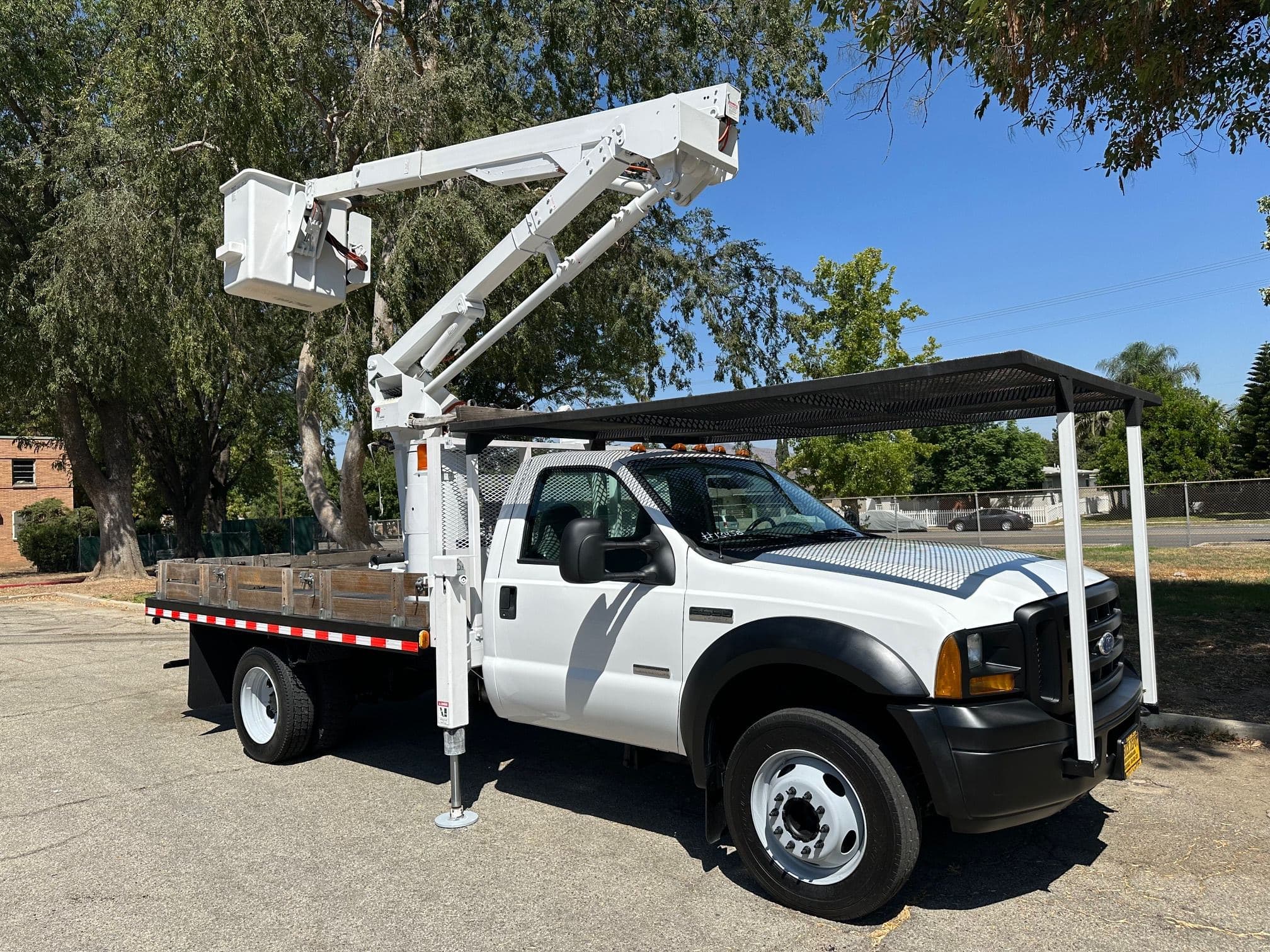 2007 Ford F-550 Bucket Truck image 1