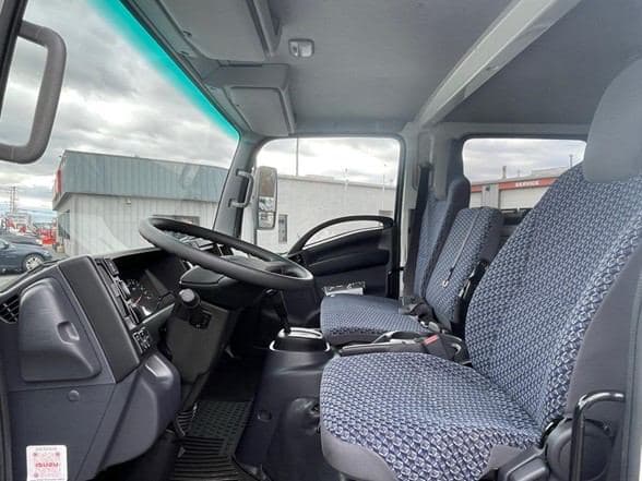 2024 Isuzu NPR HD image 17