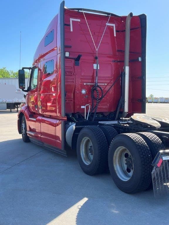 2023 Volvo VNL64T760 image 6