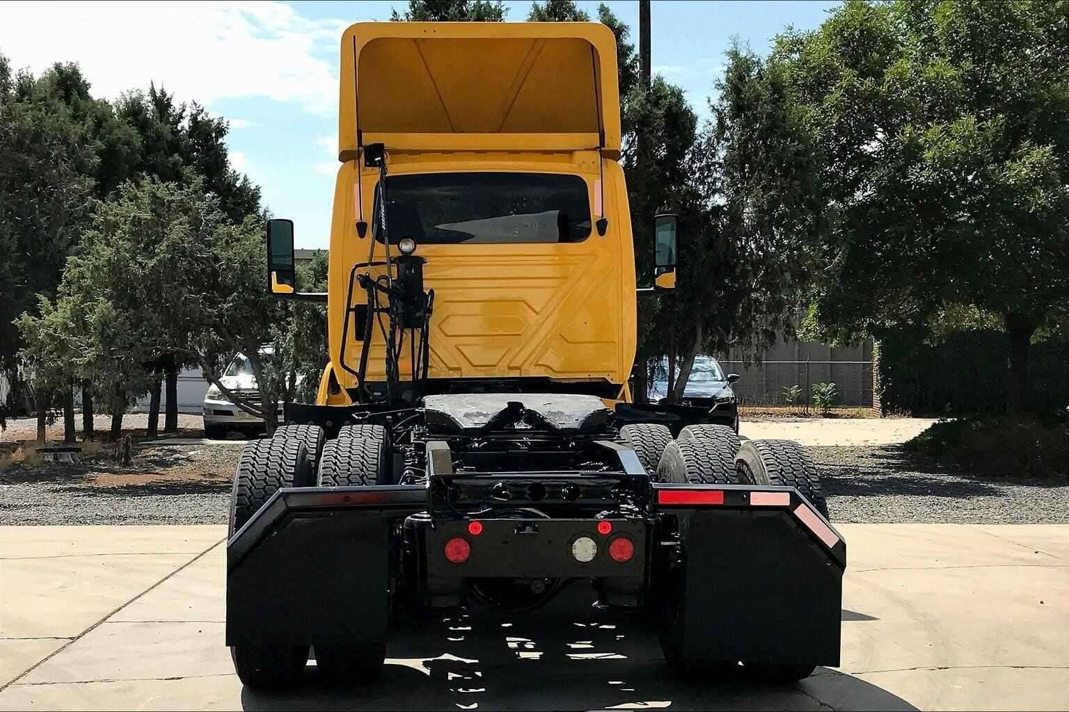 2021 International LT625 image 3