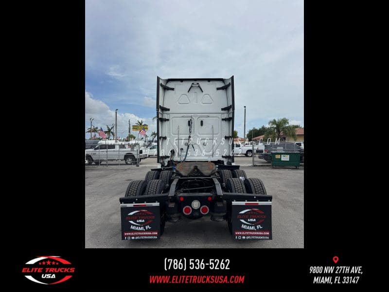 2022 Freightliner Cascadia image 4