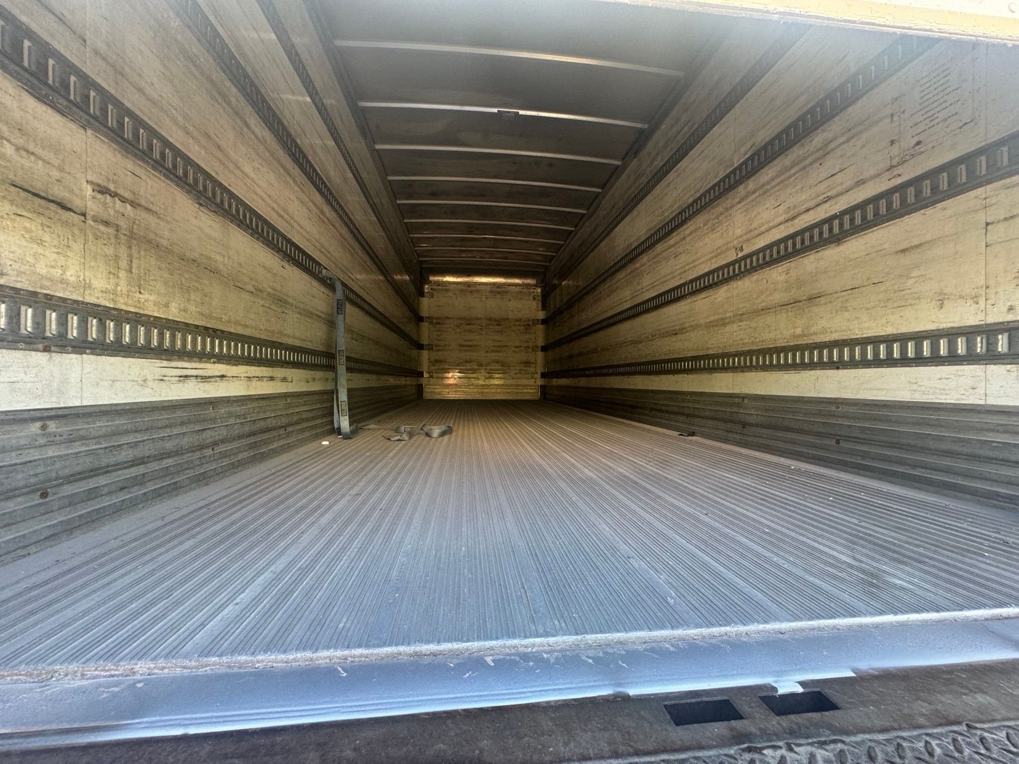 2019 Peterbilt 330 image 14