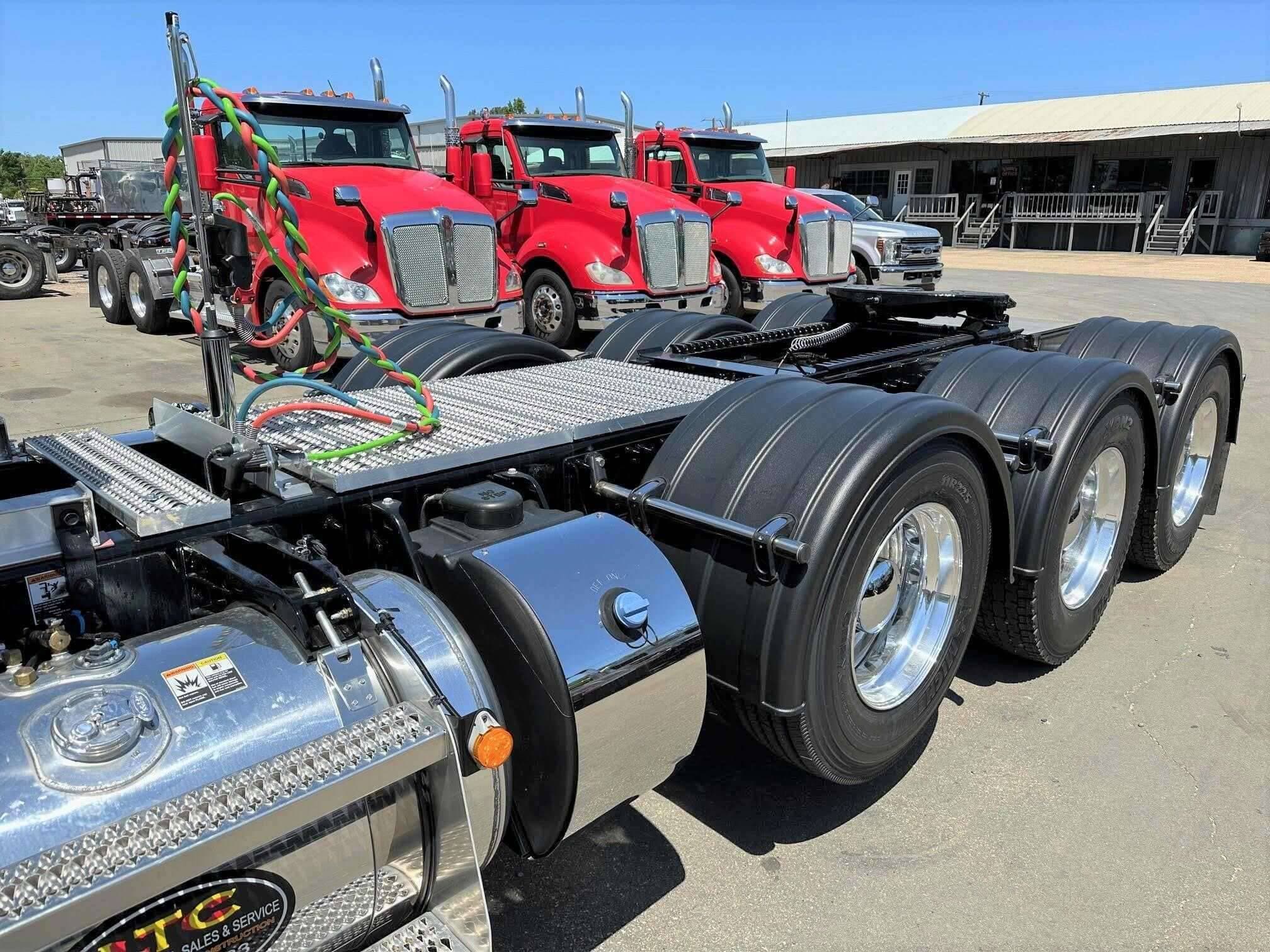 2025 Peterbilt 589 image 9