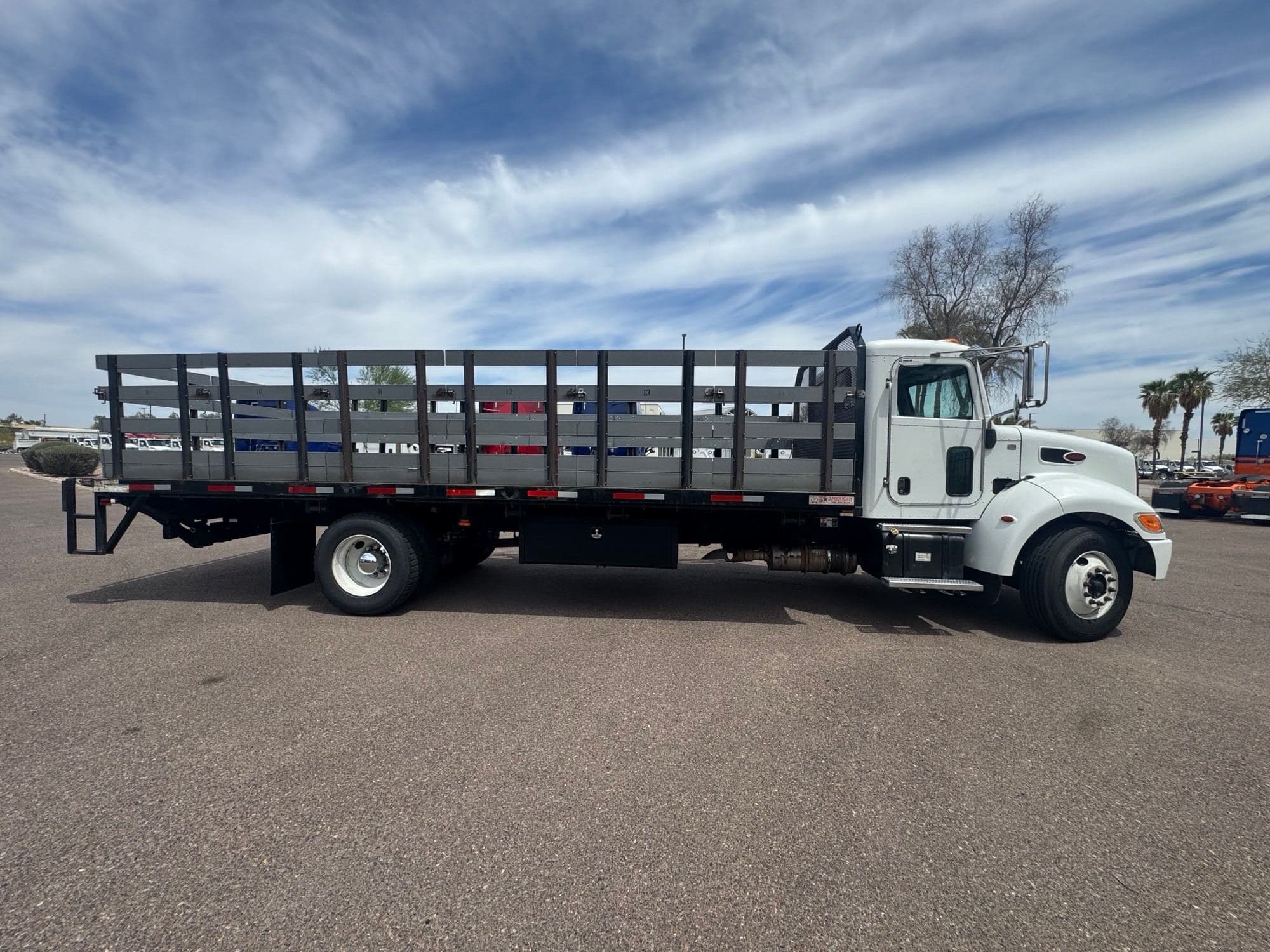 2020 Peterbilt 330 image 5