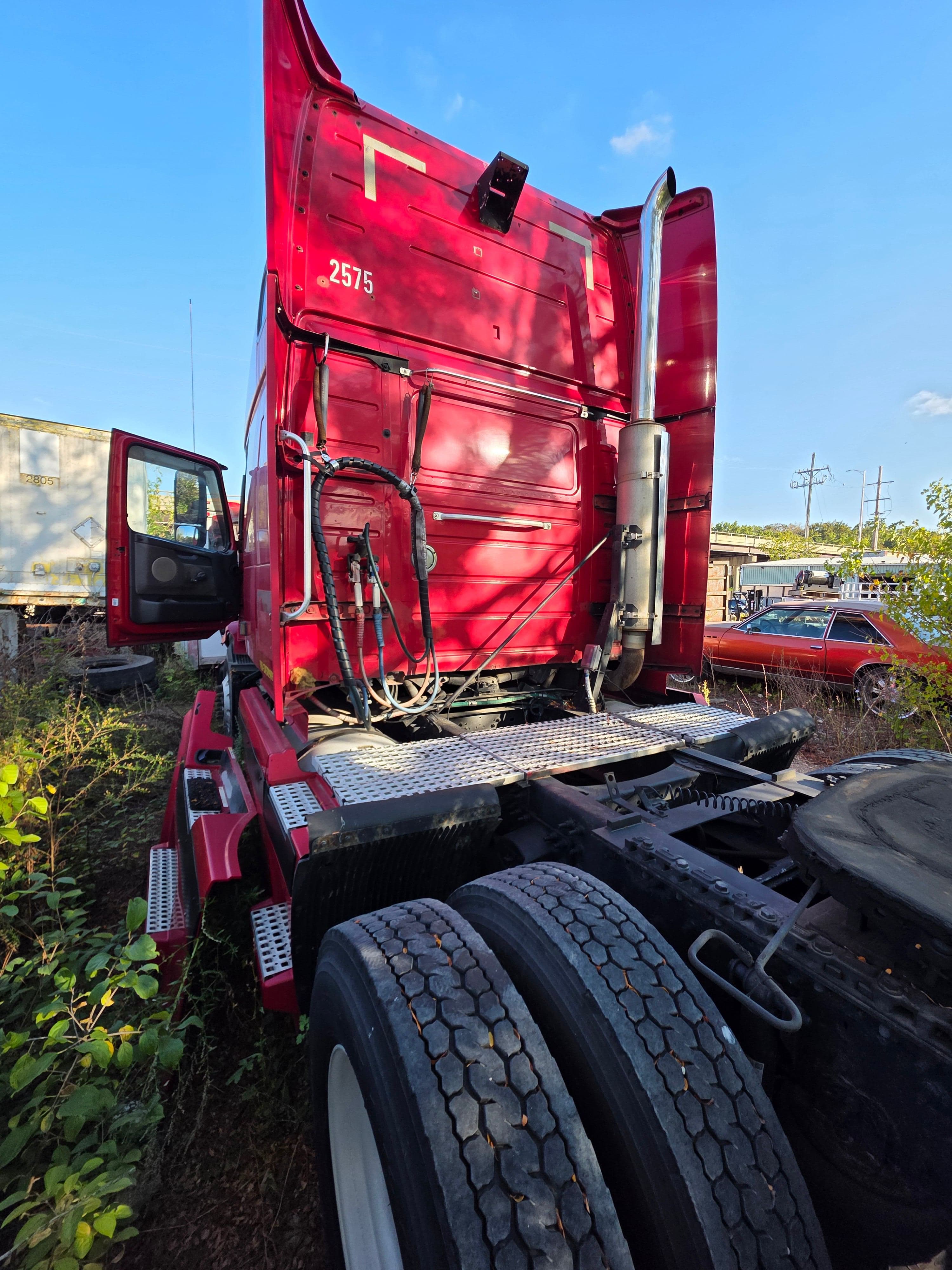 2005 Volvo VNL image 8