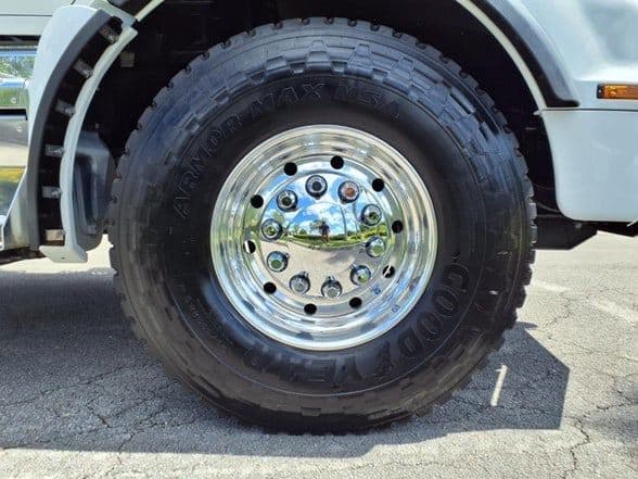 2025 Kenworth T880 image 9