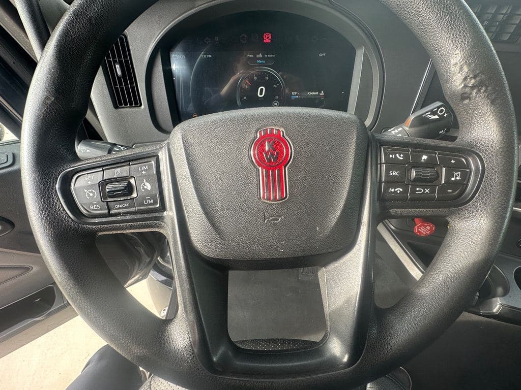 Used 2022 KENWORTH T880 image 19