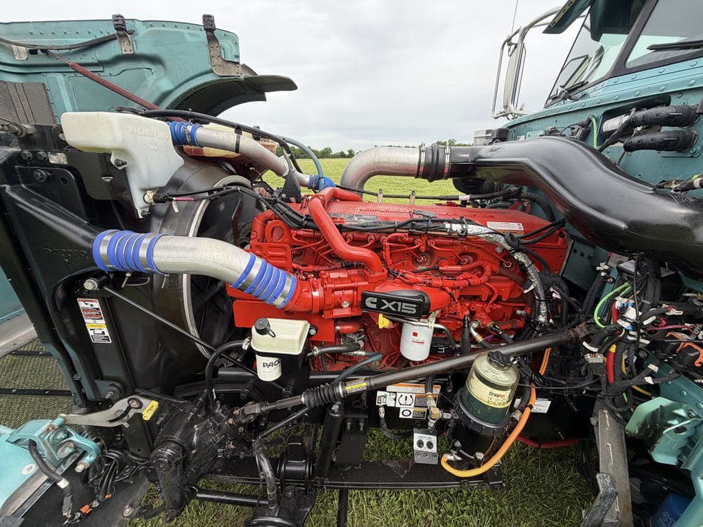 Used 2024 PETERBILT 389 image 26