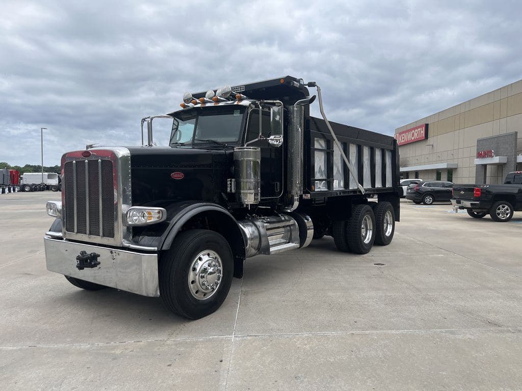 Used 2024 PETERBILT 389 image 9