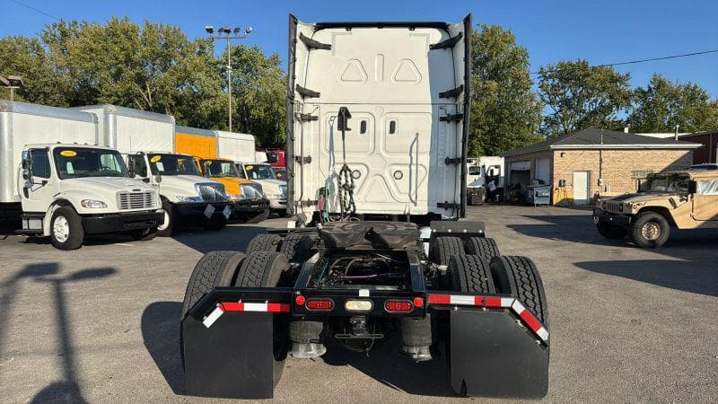 2021 Freightliner Cascadia image 10