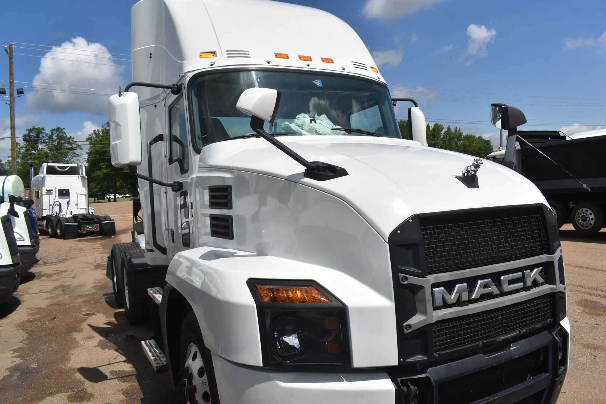 Used 2019 MACK ANTHEM Conventional - Day Cab in Covington, TN image 2
