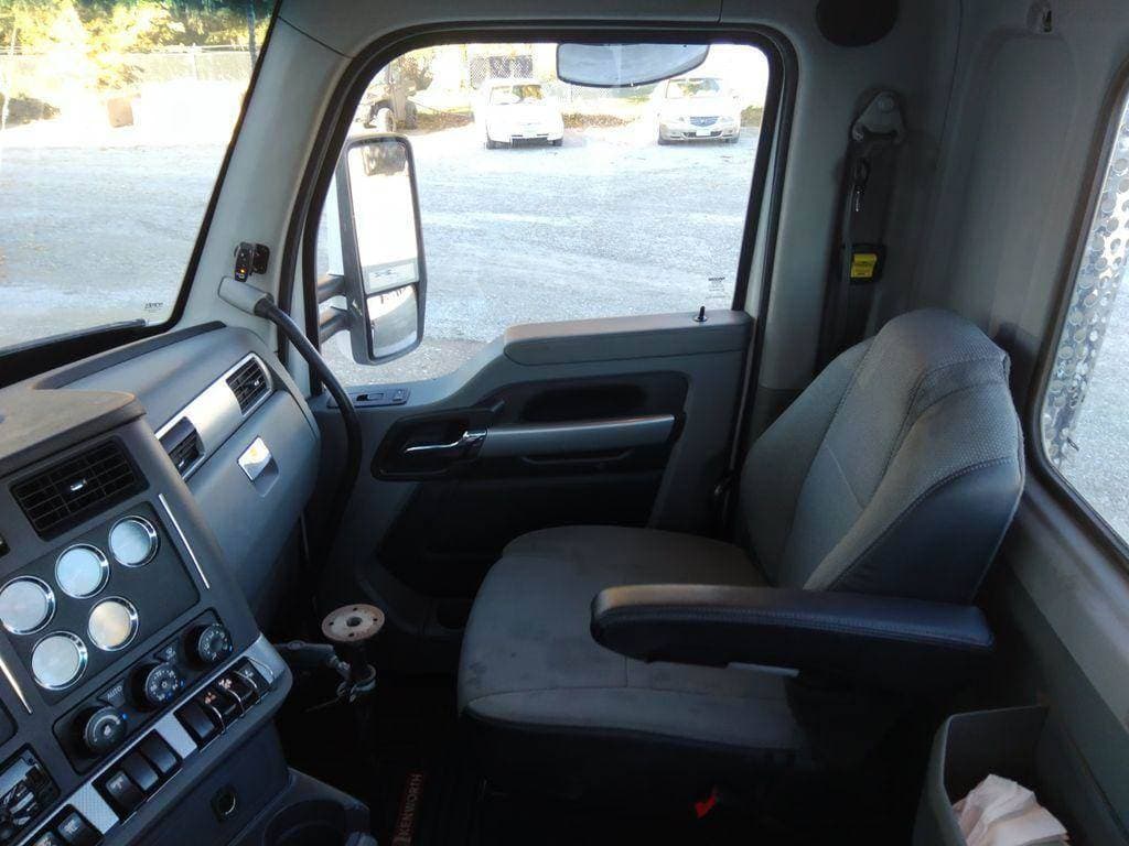2020 Kenworth T680 image 7