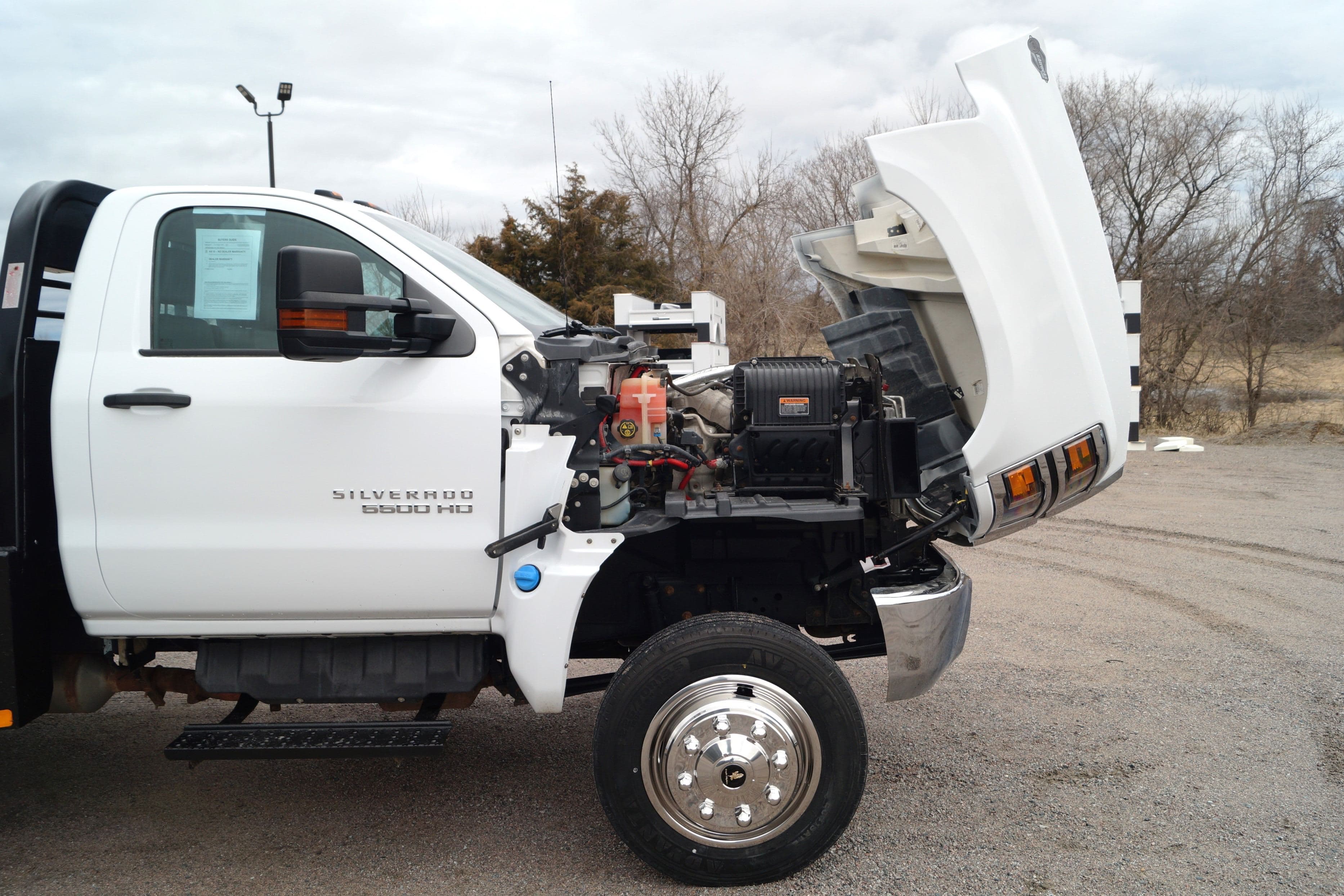 2022 Chevrolet Silverado 5500 - 11ft Flatbed - 4WD 6.6L V8 Duramax image 30