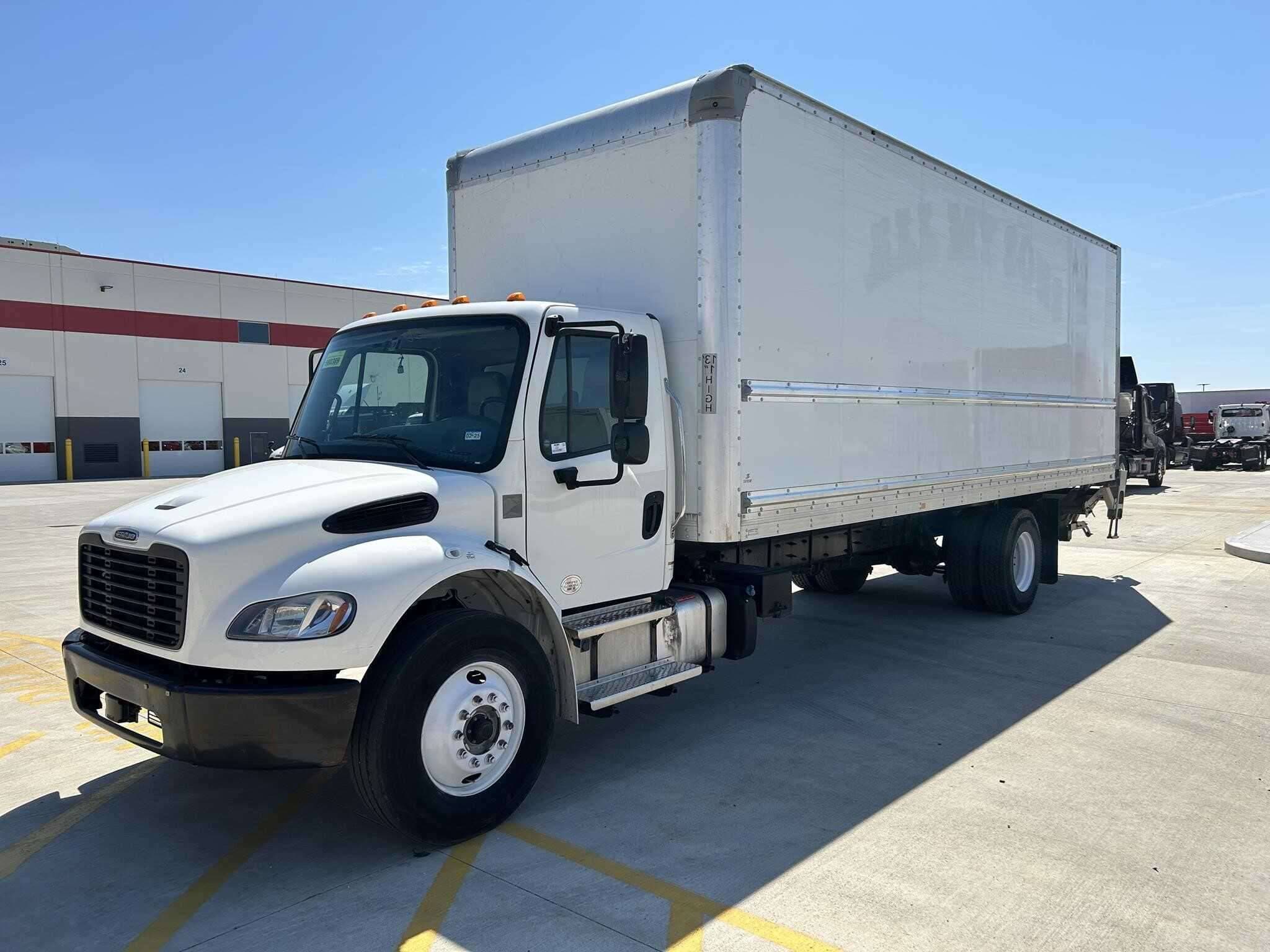 2022 Freightliner M2 image 2