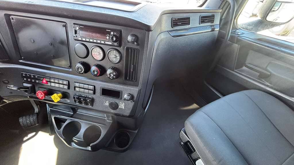 Used 2024 FREIGHTLINER PT126064ST image 20