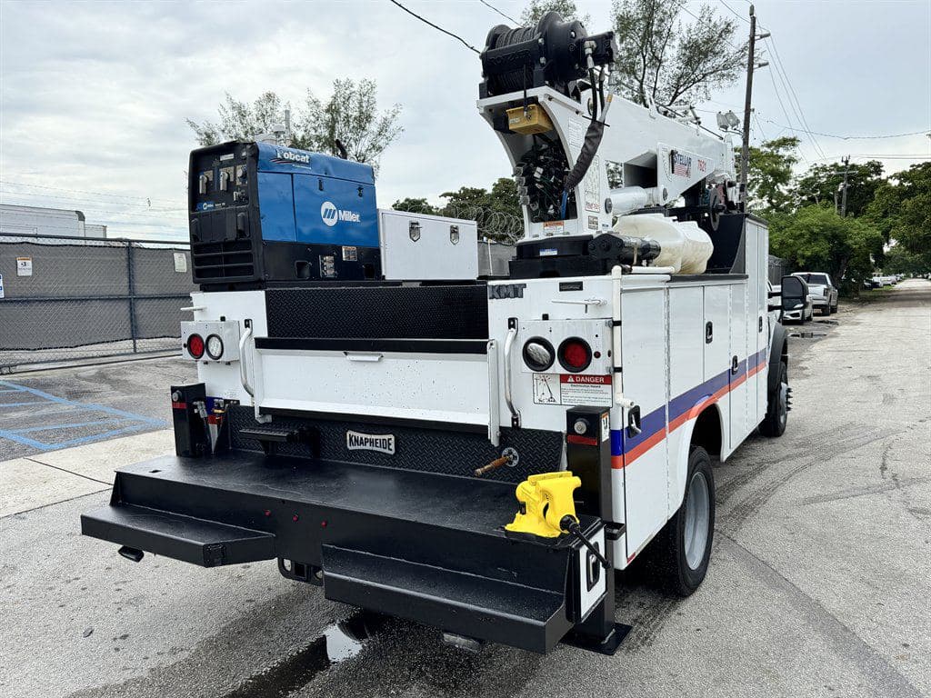 2017 Ford F550 image 12