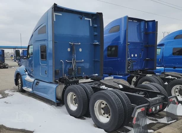 2021 Kenworth T680 image 3