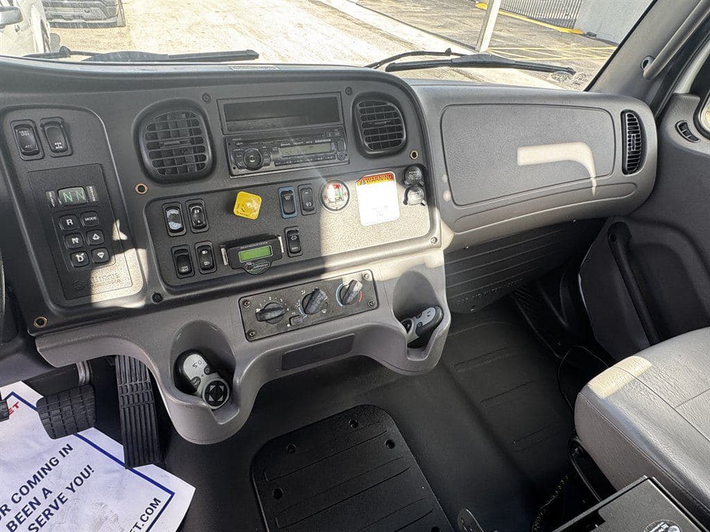 2017 Freightliner M2-106 image 67
