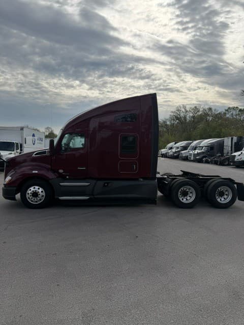 2020 Kenworth T680 image 10