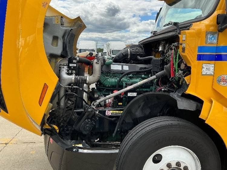 2022 Volvo VNL image 13