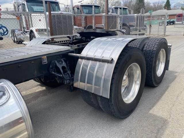 2023 Peterbilt 567 image 5