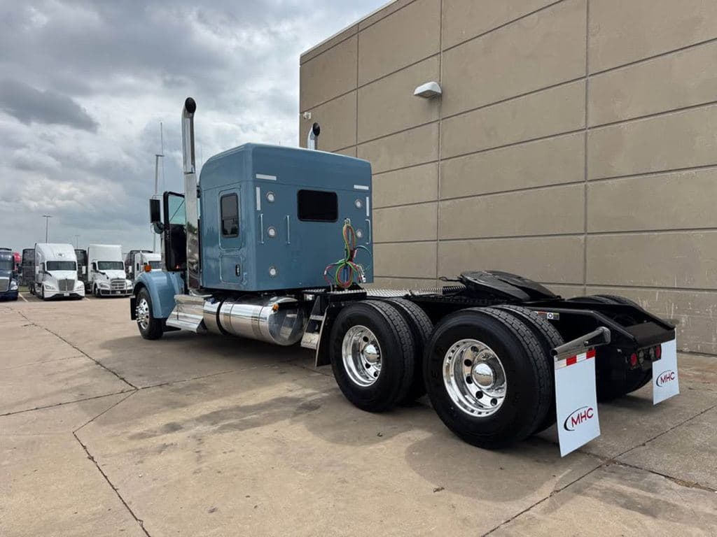 New 2027 KENWORTH W900L image 10