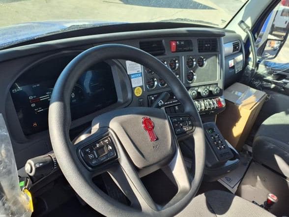 2025 Kenworth T880 image 20